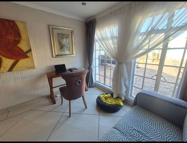 3 BEDROOM TOWNHOUSE FOR SALE IN VANDERBIJLPARK SW 5